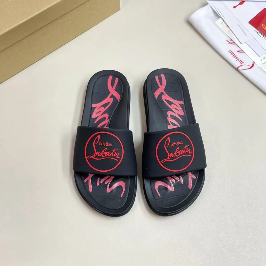 [CL red sole shoes] P: 300💰 size 38-45 Men's classic slippers, made on the official website 1:1, the original factory specializes in original materials ➖ OEM 3D printing pattern production ➖ Ultra-light non-slip outsole. Super fashionable and super comfortable, handsome on the feet, a must-have for men in summer! !